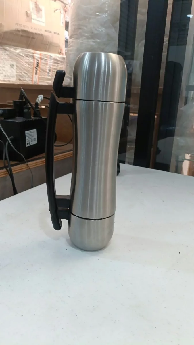 Termo de acero inoxidable con asa