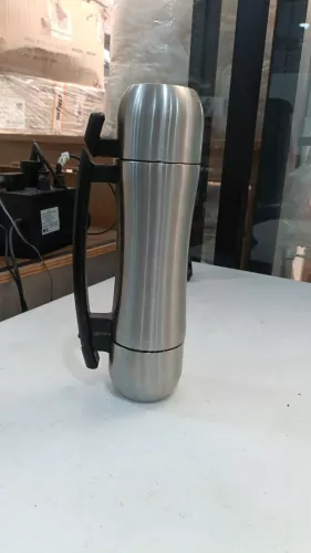 Termo de acero inoxidable con asa
