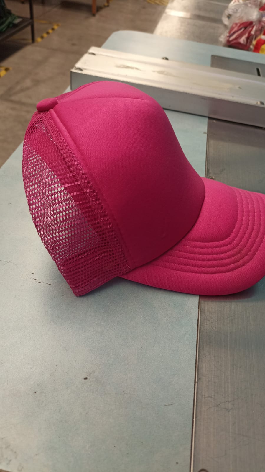 Gorra Trucker Color Fucsia Nueva